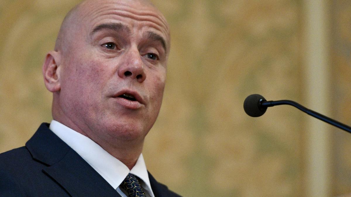 Ministerul Culturii ia 800.000 de lei din Fondul de rezervă pentru cinci concerte. Asistenții sociali tot nu și-au primit salariile