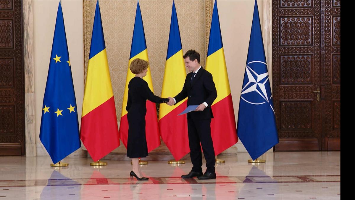 oana gheorghiu depune juramantul la palatul cotroceni pentru functia de vicepremier