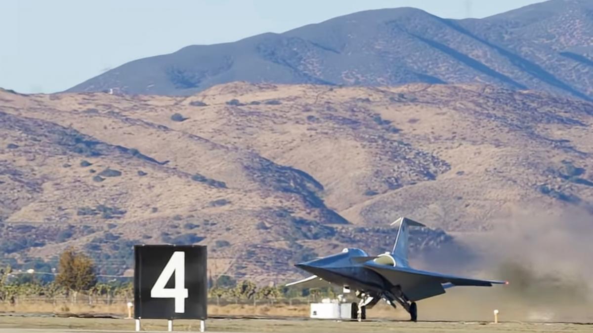 Primul avion supersonic silențios din lume a fost testat de americani. Cum arată în zbor aeronava pentru pasageri X-59 a NASA