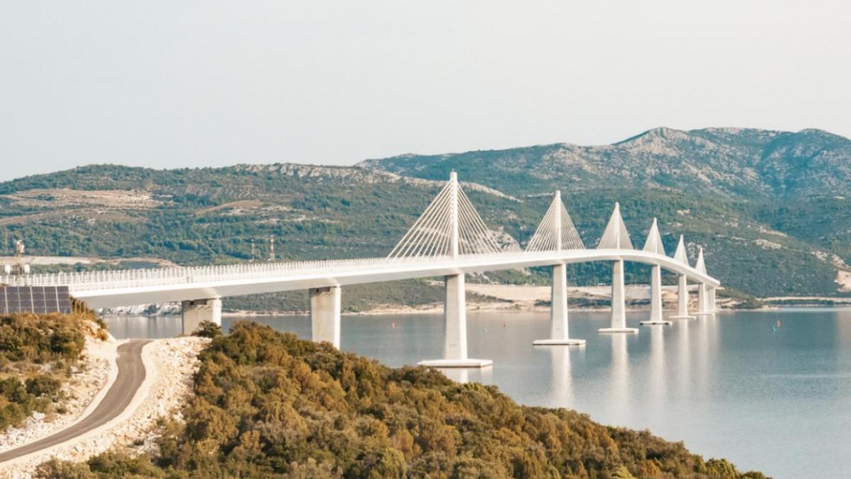 Scandal în Italia. Curtea de Conturi a blocat ”cel mai lung pod din lume”, peste strâmtoarea Messina. Meloni denunță ”sofismul”