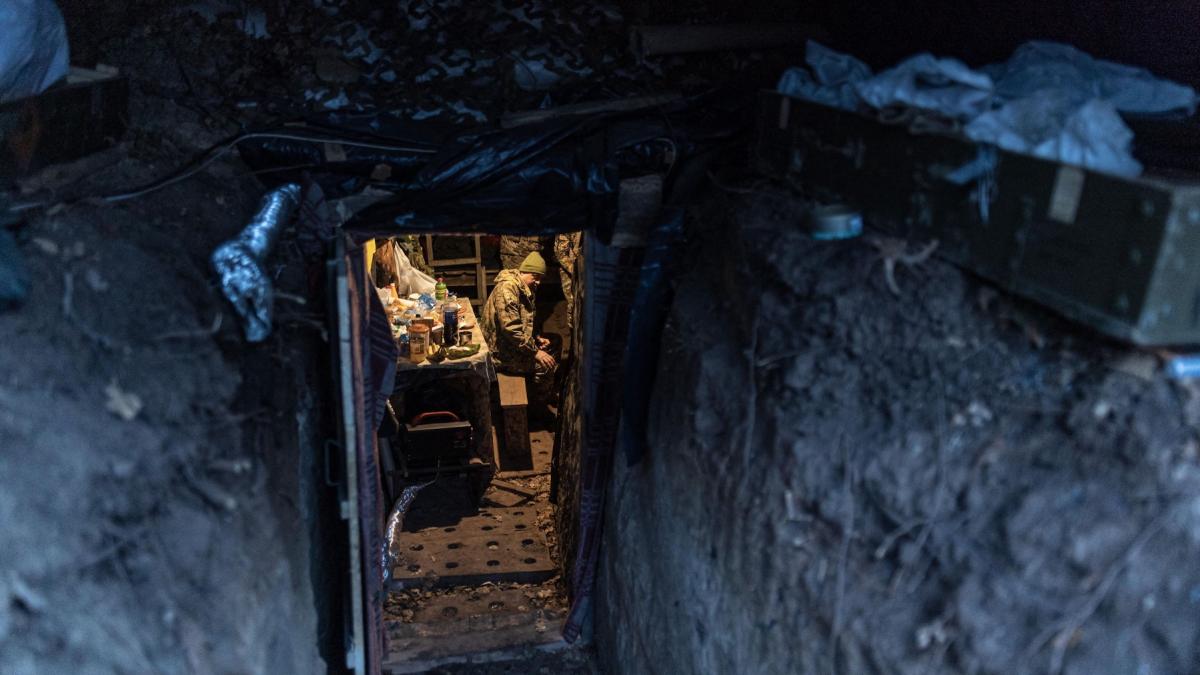 Șefii armatei ruse torturează și execută soldații care refuză să lupte în Ucraina. Ororile povestite chiar de colegii lor