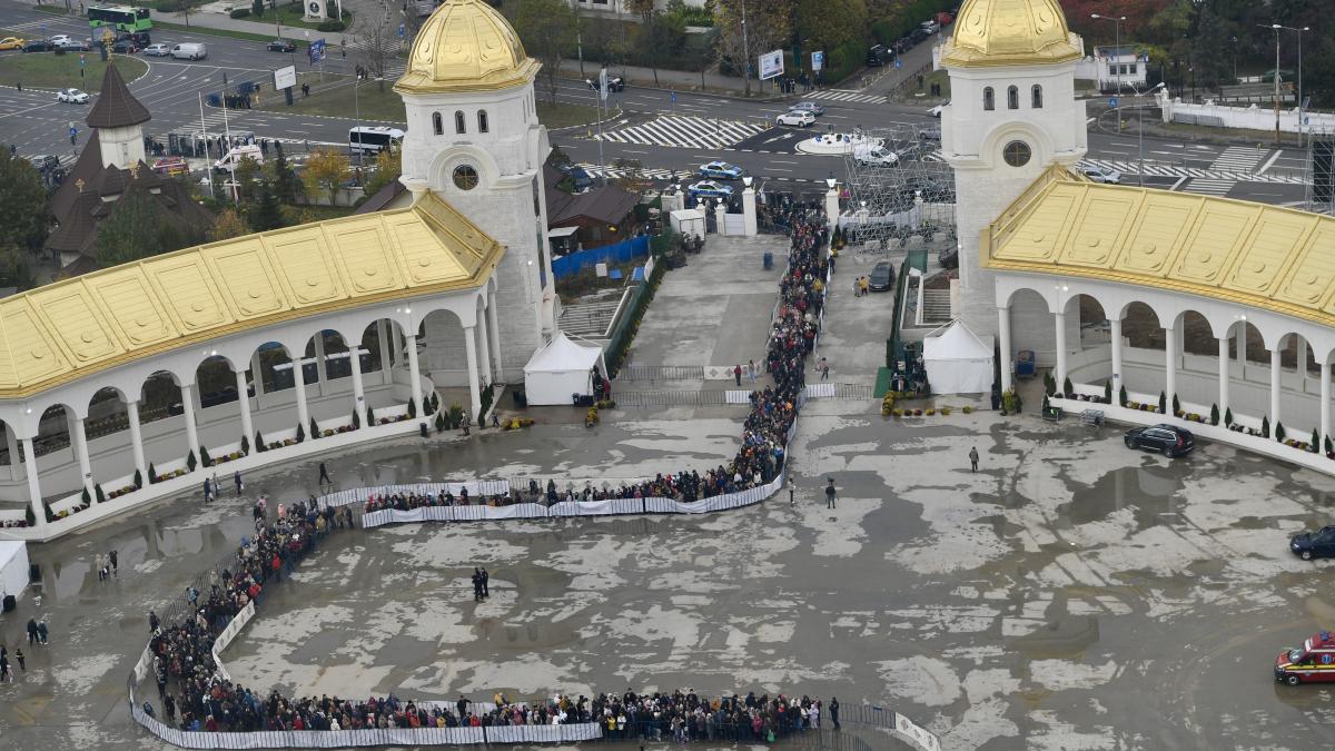 140.000 de oameni au vizitat Catedrala Națională. Timpul de așteptare la coadă a scăzut la 6 ore