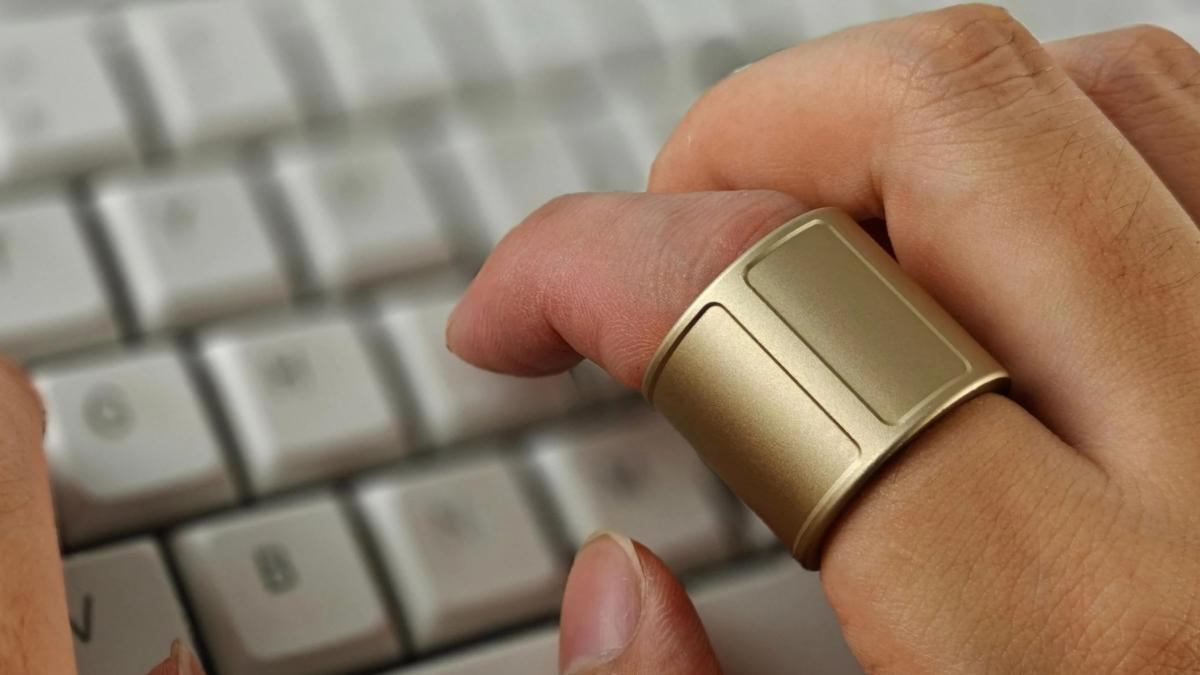 a aparut inelul high tech care inlocuieste mouse ul cum functioneaza si cat costa accesoriul care seamana cu o bijuterie