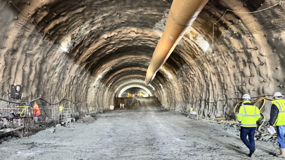 Imagini de pe șantierul Autostrăzii A1 Margina - Holdea: Lucrările la cele două tuneluri avansează constant. Când vor fi gata