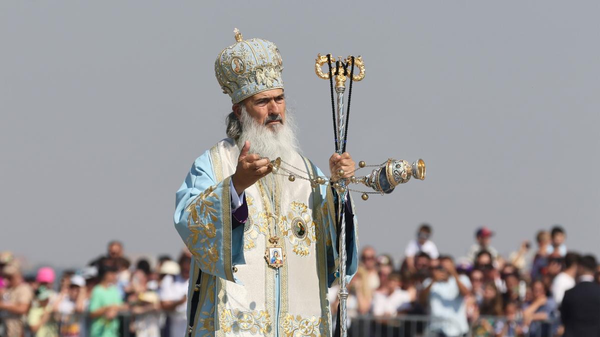 lovitura pentru ips teodosie de la patriarhul daniel nu mai are voie sa dea binecuvantari pentru angajarile din facultatea de teologie