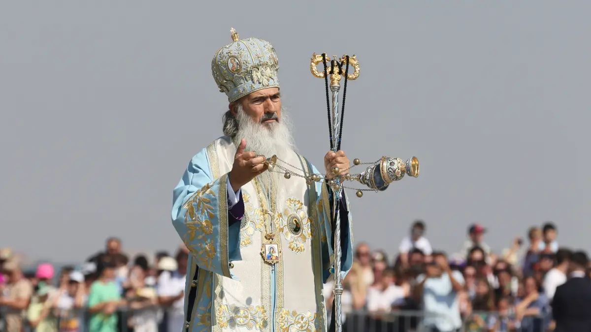lovitura pentru ips teodosie de la patriarhul daniel nu mai are voie sa dea binecuvantari pentru angajarile din facultatea de teologie
