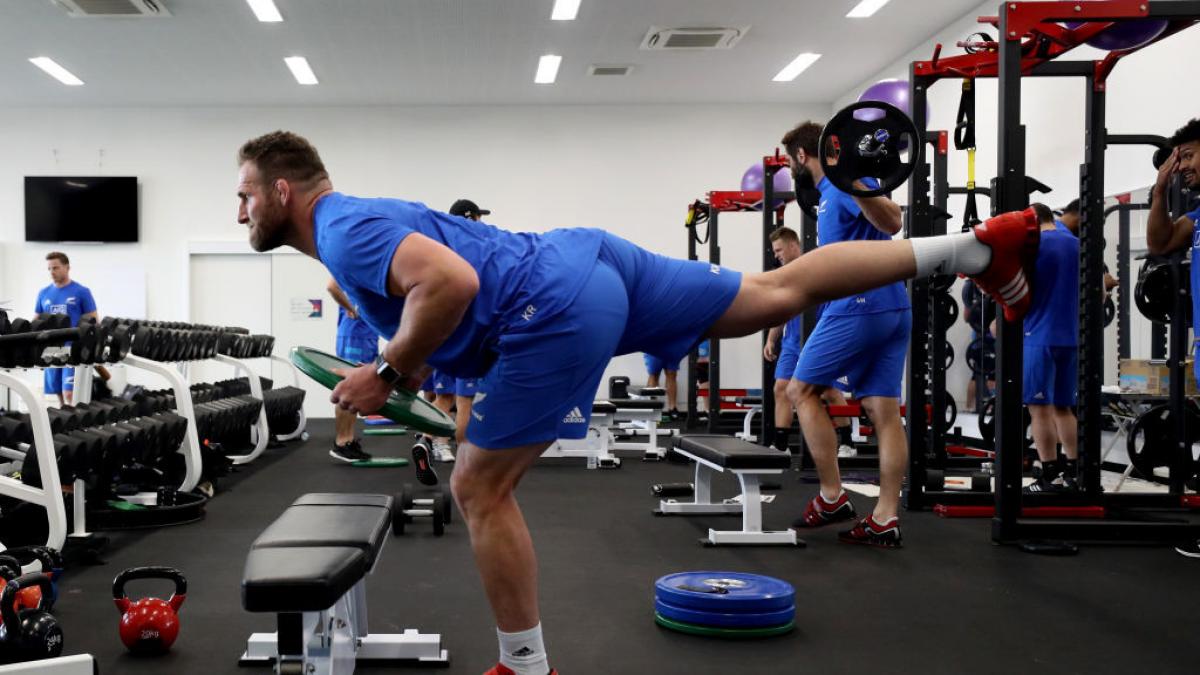 Provocarea care a stârnit isterie: o sală de sport a anunțat că oferă un Porsche celui care reușește să slăbească 50 kg în 3 luni