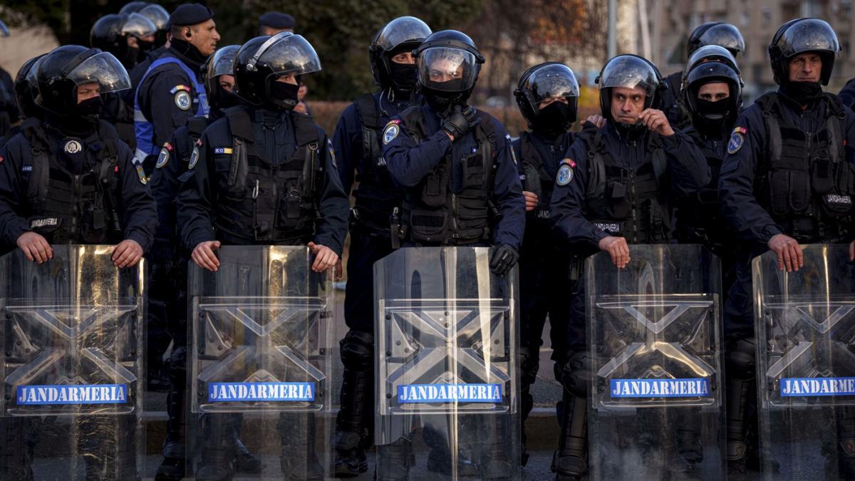 Șeful Jandarmeriei București a fost schimbat, la o zi după ce organizatorul marșului Colectiv a fost amendat cu 3.000 de lei