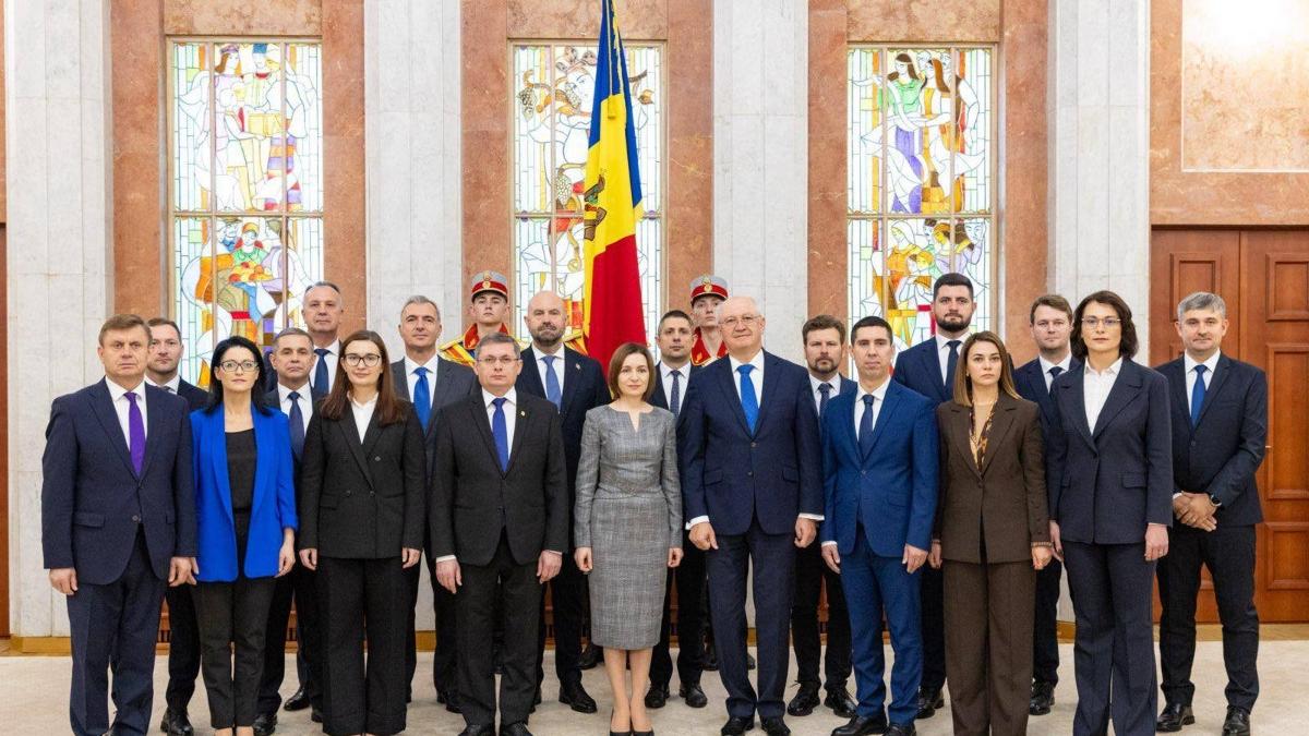 Noul Guvern de la Chişinău a depus jurământul, după ce premierul Alexandru Munteanu a primit votul de încredere în Parlament