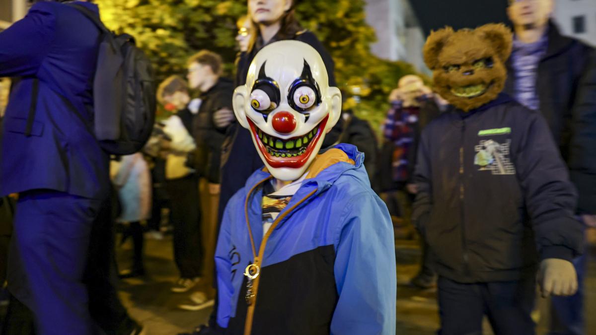 Scene şocante lângă București: Un copil a înjunghiat un bărbat pentru că nu i-a dat bomboane de Halloween