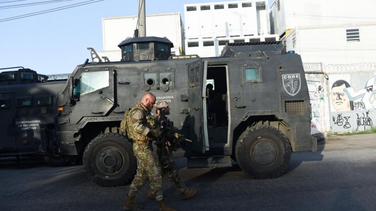 „Un arsenal tipic unui scenariu de război”. Arme de 2,4 milioane de dolari au fost confiscate în raidul sângeros din Brazilia