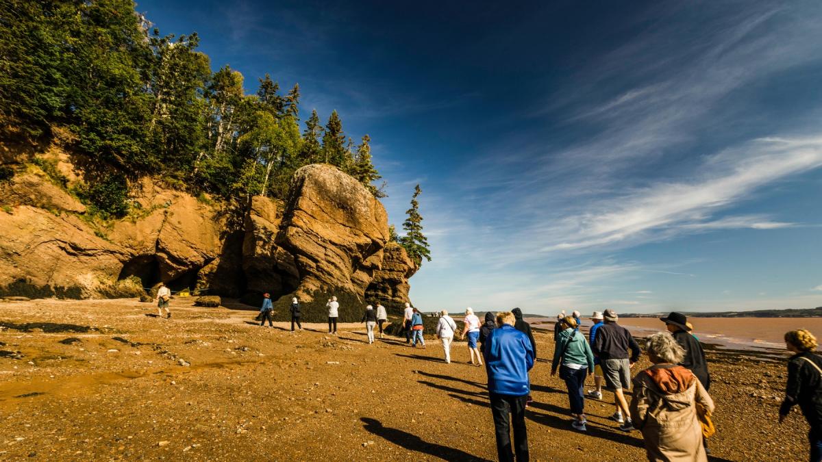 Insula pe care oamenii pot ajunge mergând pe fundul mării. Ce secrete mai ascunde Golful Fundy