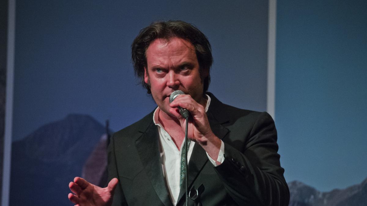 charley ottley realizatorul documentarelor wild carpathia a obtinut cetatenia romana jurnalistul depune juramantul pe 6 noiembrie