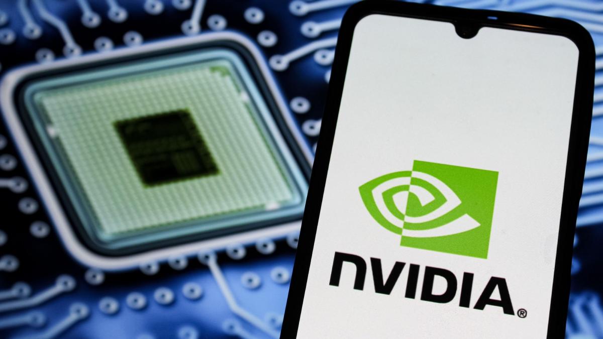China rezolvă o „problemă veche de un secol” cu un cip analogic nou de 1.000 de ori mai rapid decât plăcile grafice de top de la Nvidia