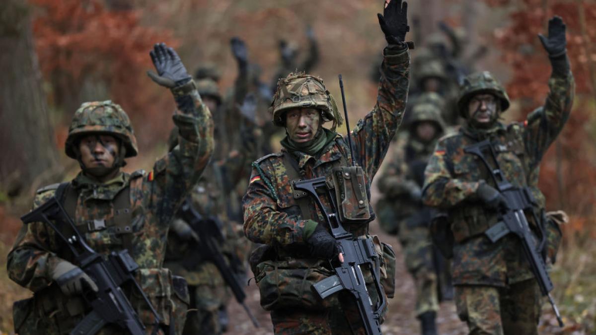 germanii propun tragerea la sorti a tinerilor care vor face armata obligatorie in cazul in care numarul de voluntari e insuficient