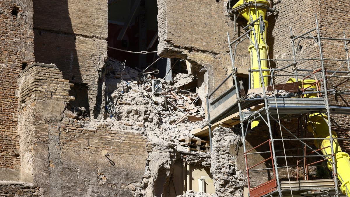 momentul in care turnul torre dei conti din roma se prabuseste