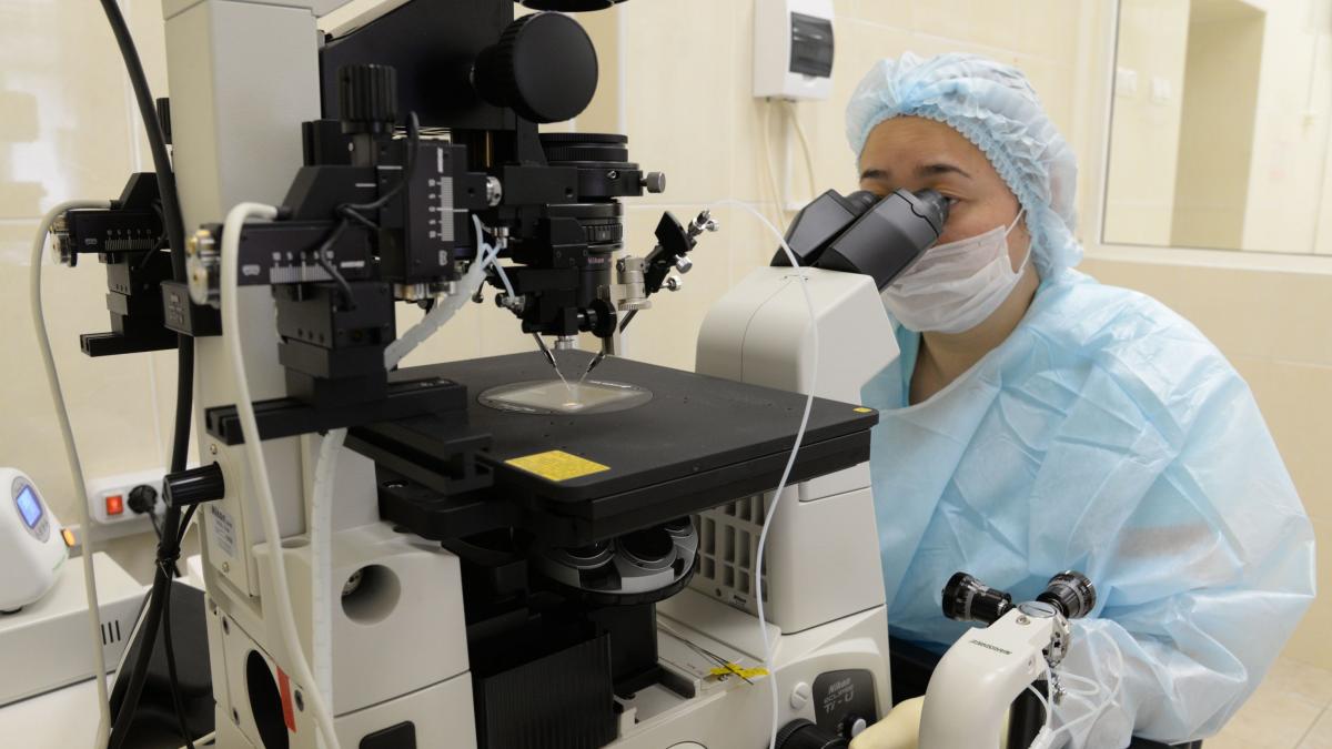 Premieră medicală. Un cuplu a încercat timp de 19 ani să aibă un copil, însă abia acum a reușit, cu ajutorul inteligenței artificiale