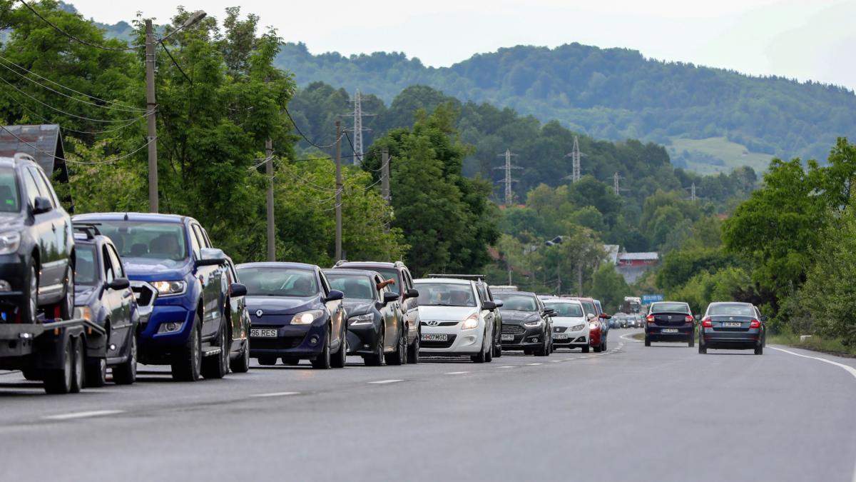 restrictii de trafic pe dn1 saptamana aceasta timp de mai multe zile se lucreaza in cea mai aglomerata zona de pe valea prahovei