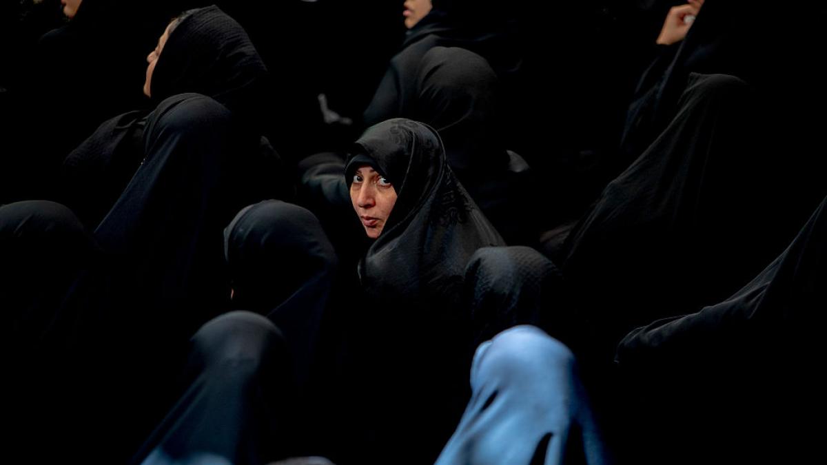 situatia imposibila in care s a trezit o femeie din iran care a vrut sa si salveze fiul dar acum trebuie sa plateasca pentru a trai