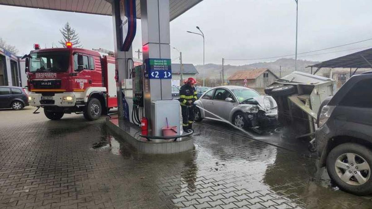 accident la o benzinarie din bistrita nasaud un rezervor cu 1 000 de litri de motorina s a rasturnat