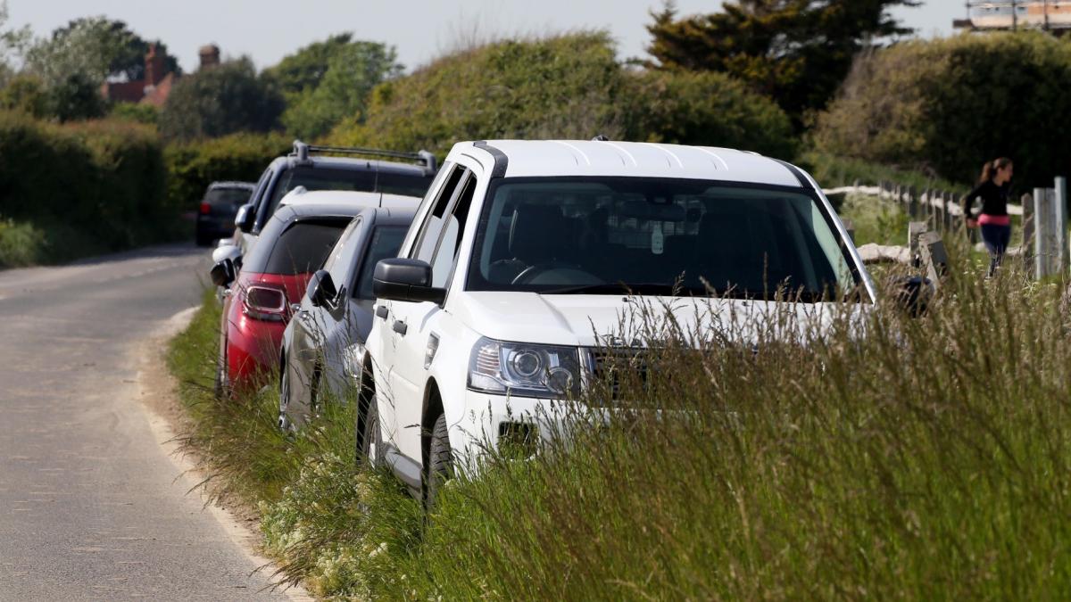 Ce amendă riști pentru parcarea mașinii pe spațiul verde. Sancțiuni dure prevăzute în Codul Rutier 2025