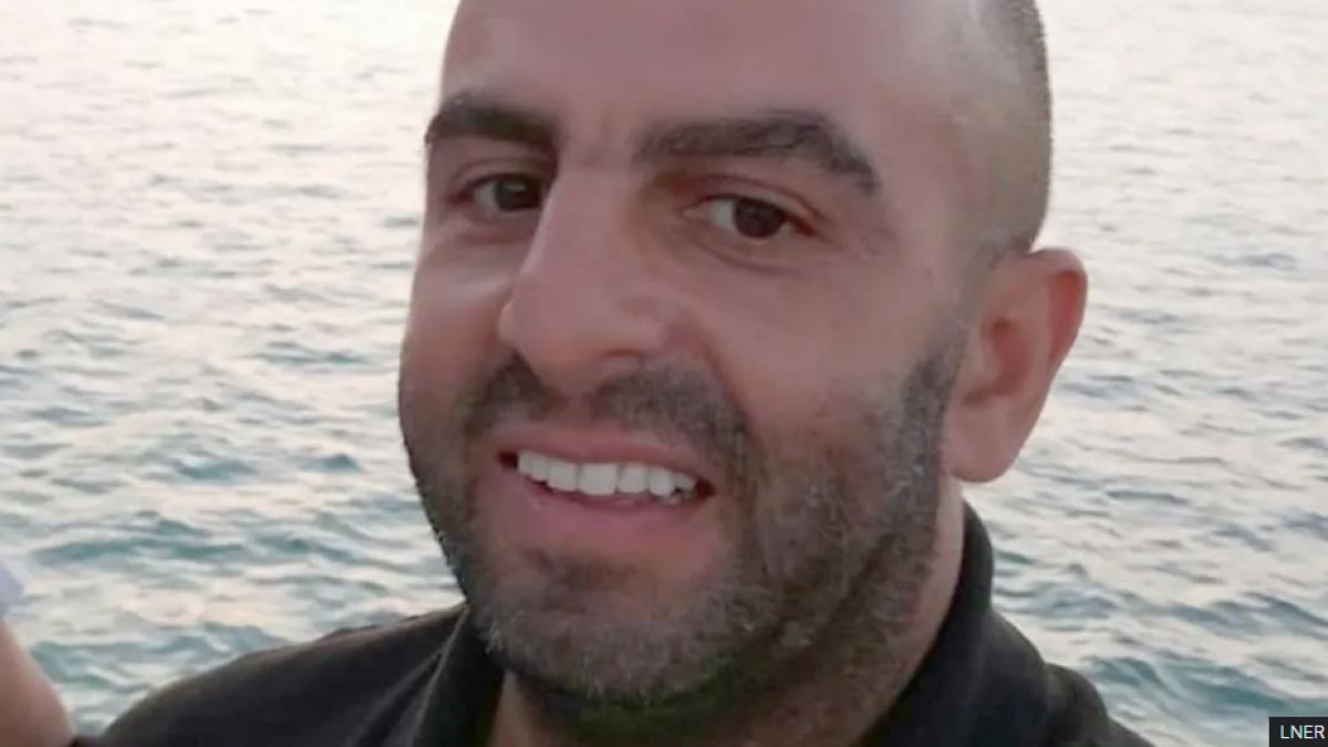 numele mecanicului erou care a aparat pasagerii atacati cu cutitul intr un tren spre londra a fost facut public reactia familiei lui