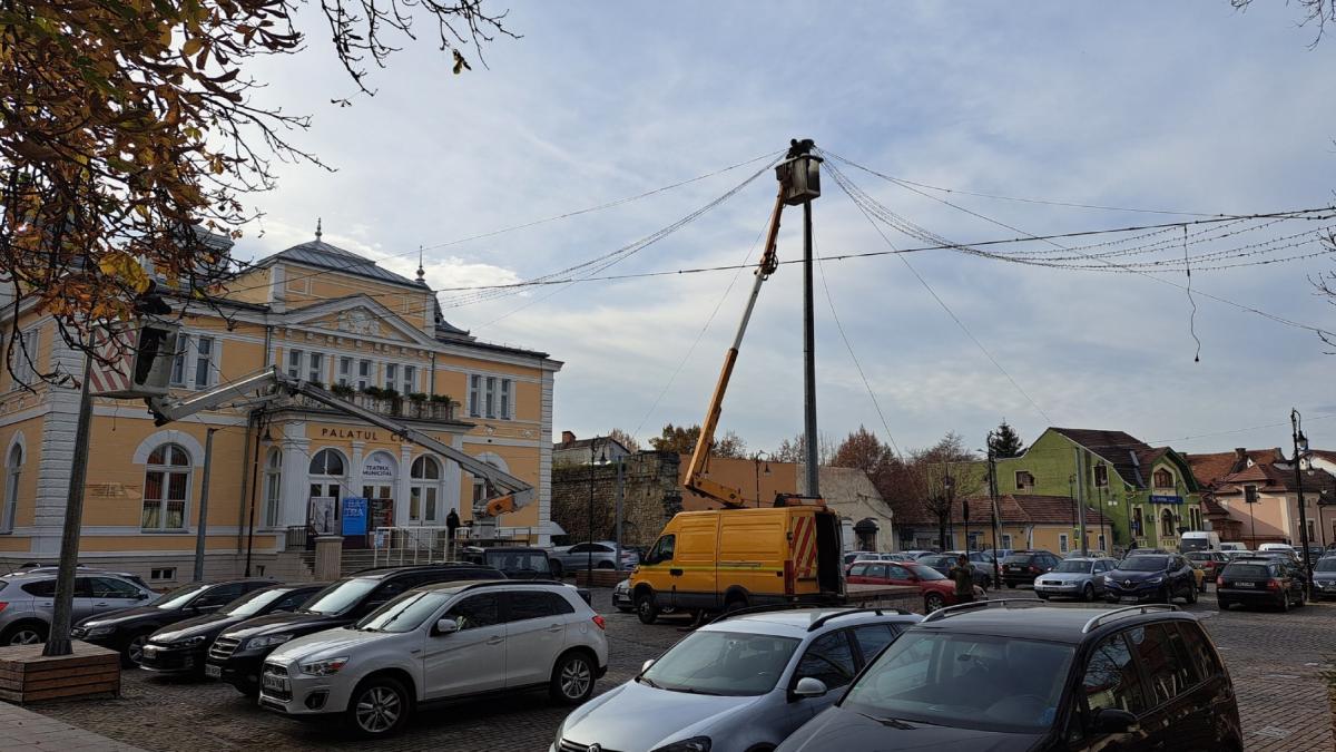 orasul bistrita va plati peste un milion de lei pe lumintele de craciun in 2025 cea mai mare suma alocata pana acum pe iluminat festiv
