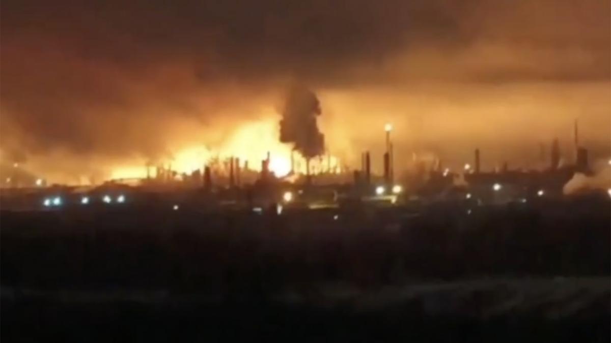 pene de curent in rusia si rafinarie lukoil in flacari dupa ce ucraina a atacat infrastructura energetica a tarii