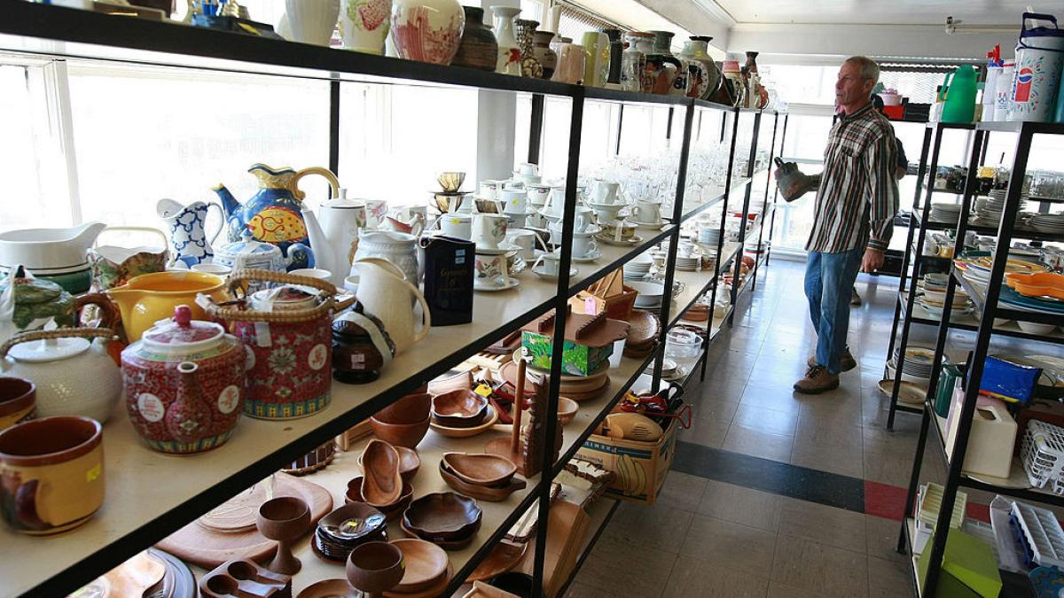 Unui bărbat nu i-a venit să creadă ce a găsit la un second-hand cu doar 2 lei: „Mi-a căzut fața”