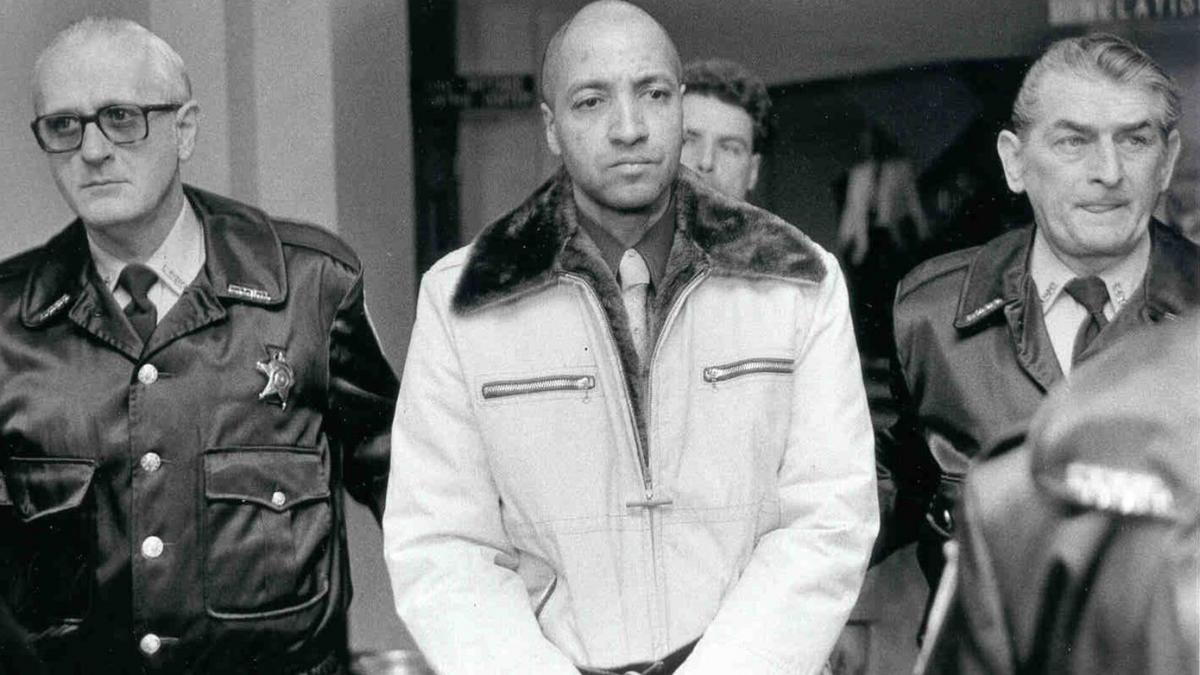 unul dintre cei mai notorii criminali in masa din sua a murit dupa gratii la 83 de ani a ucis 13 oameni 5 erau copiii lui