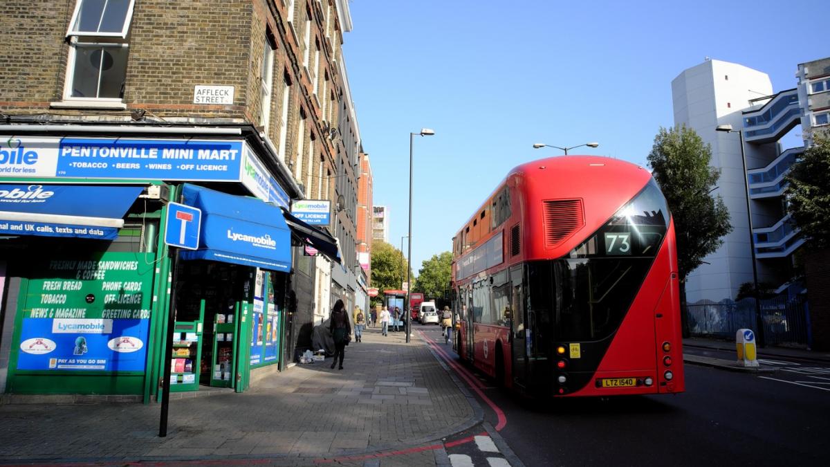 bbc cum functioneaza reteaua din spatele minimarketurilor din marea britanie care permite migrantilor sa lucreze ilegal