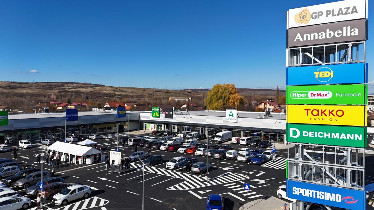 fostul fotbalist gica popescu a deschis un complex comercial in hunedoara cum arata gp plaza