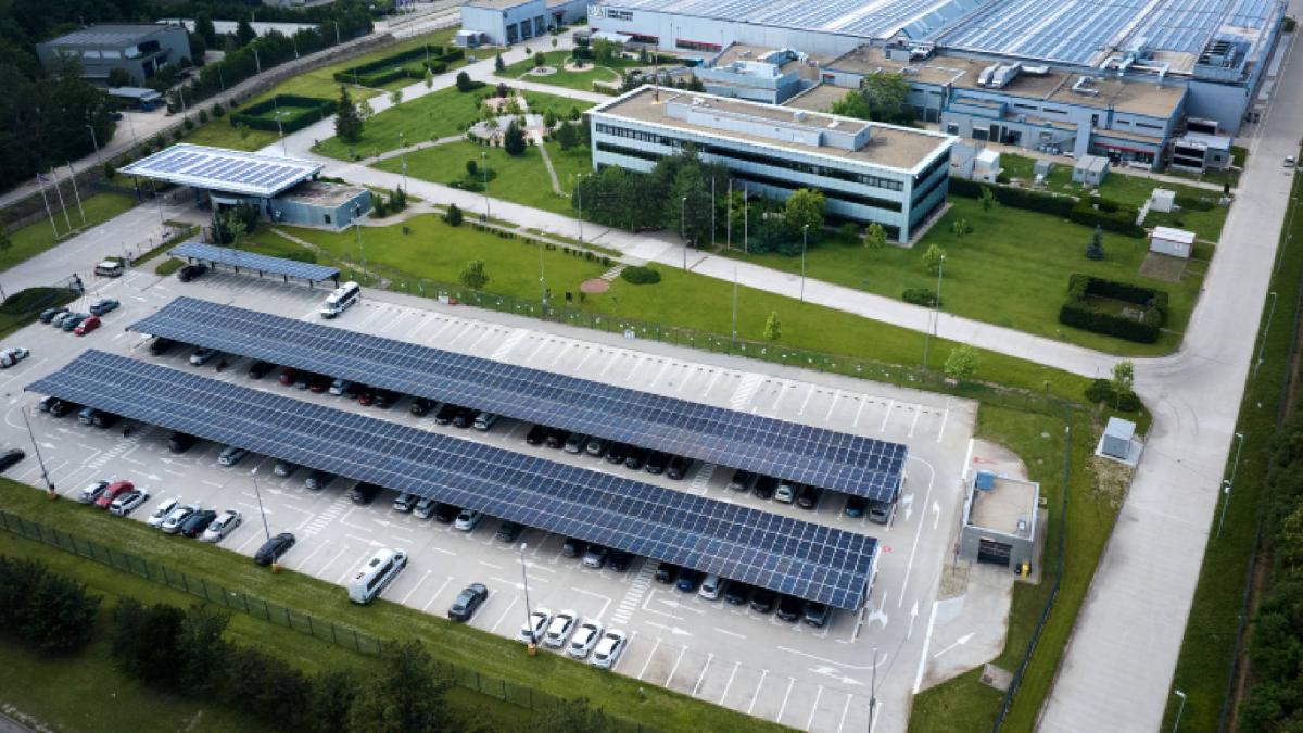 philip morris romania inaugureaza la otopeni una dintre cele mai mari instalatii de panouri solare bifaciale din tara