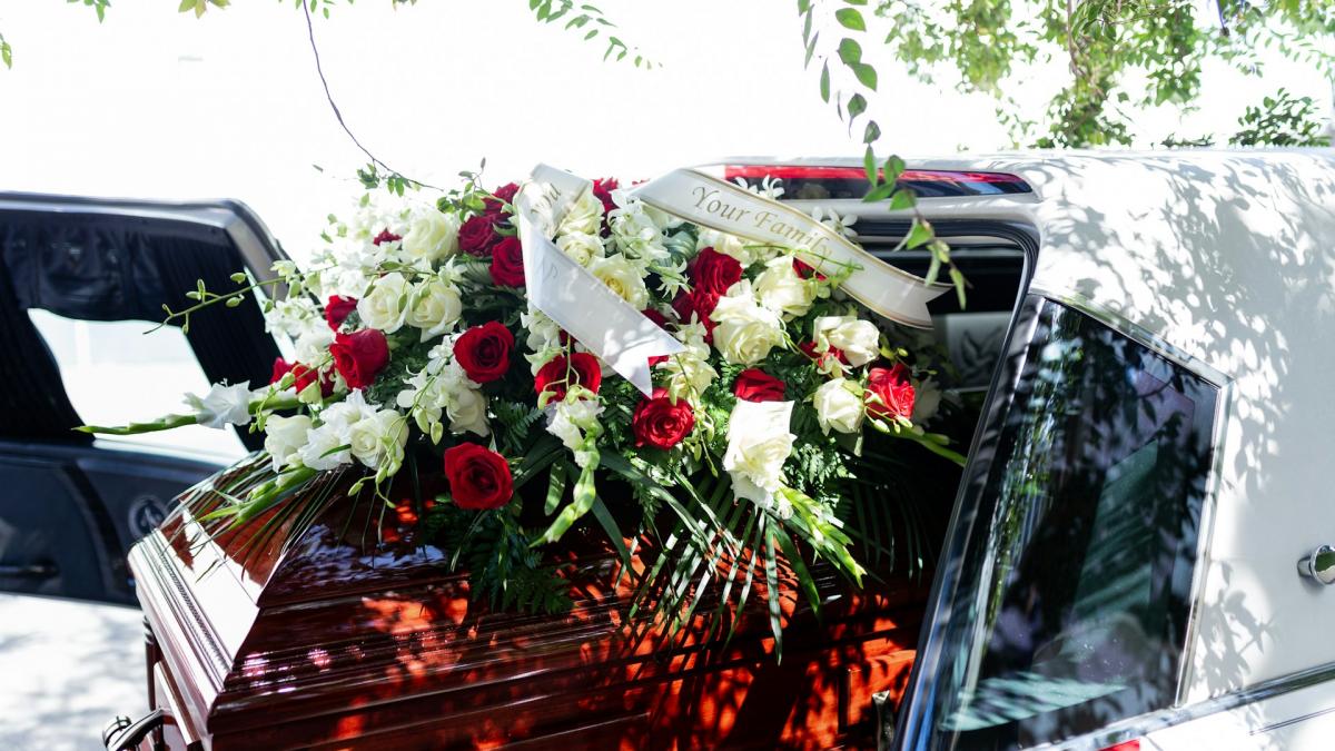 servicii funerare complete ce includ si cum alegi firma potrivita