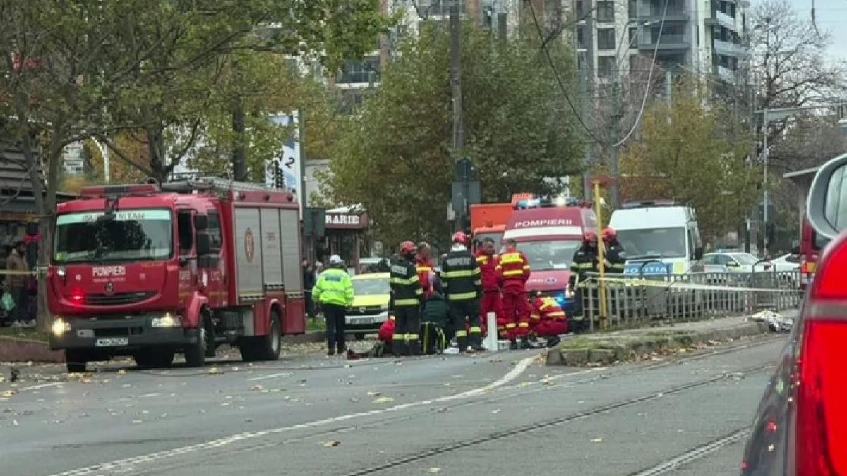accident grav in bucuresti un camion a rupt firele de tramvai care au lovit o femeie de pe trotuar
