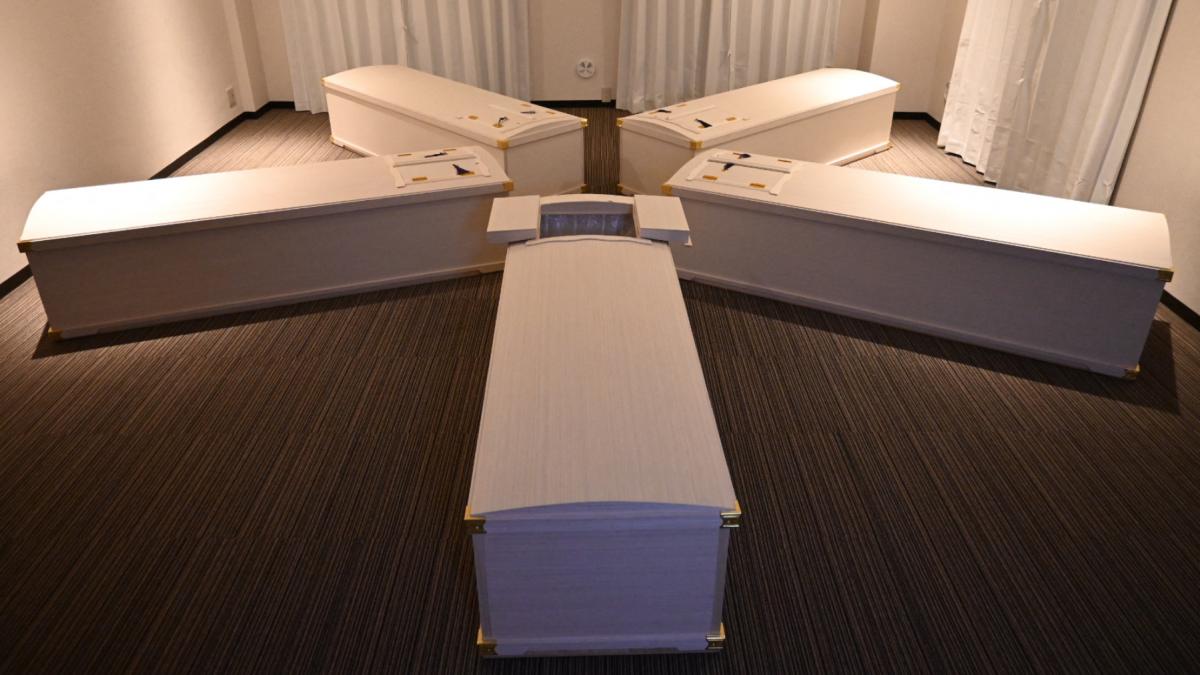 asa arata spa ul unde meditezi in sicriu clientii stau inchisi 30 de minute ca intr un mormant cat costa o sedinta de relaxare