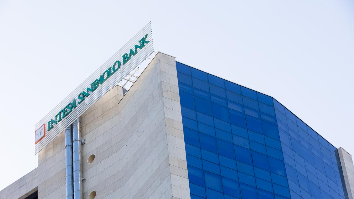 intesa sanpaolo bank romania mesaj adresat clientilor transferati de la first bank