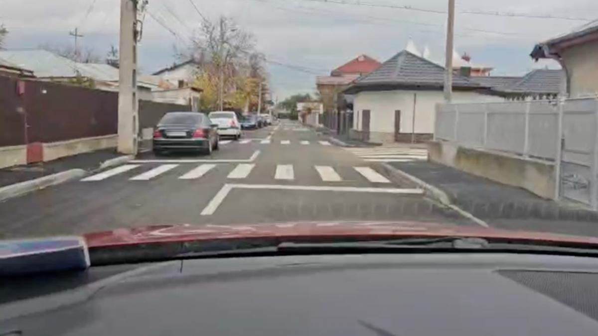 orasul din romania care are o strada infundata plina de zebre 11 treceri de pietoni trasate pe 260 de metri legea ar permite maxim 5