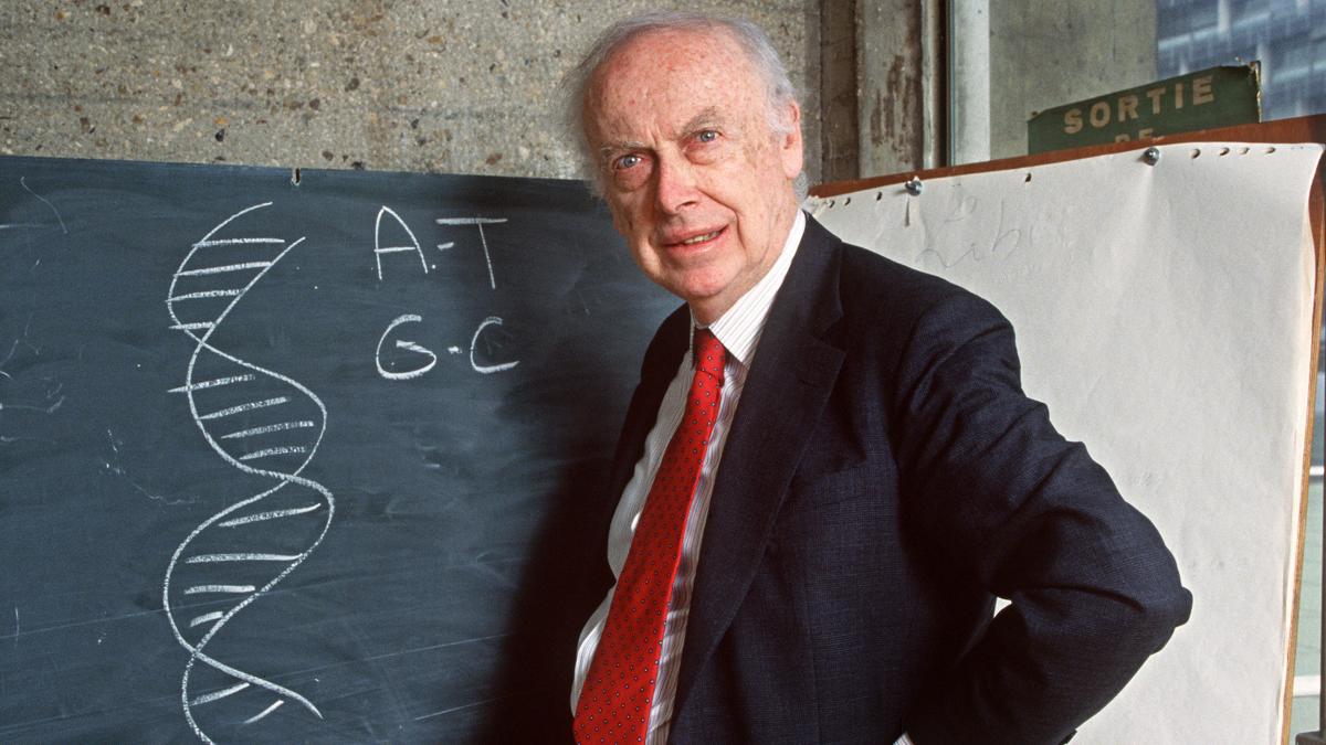a murit james watson omul care a descifrat secretul vietii co descoperitorul structurii adn ului avea 97 de ani