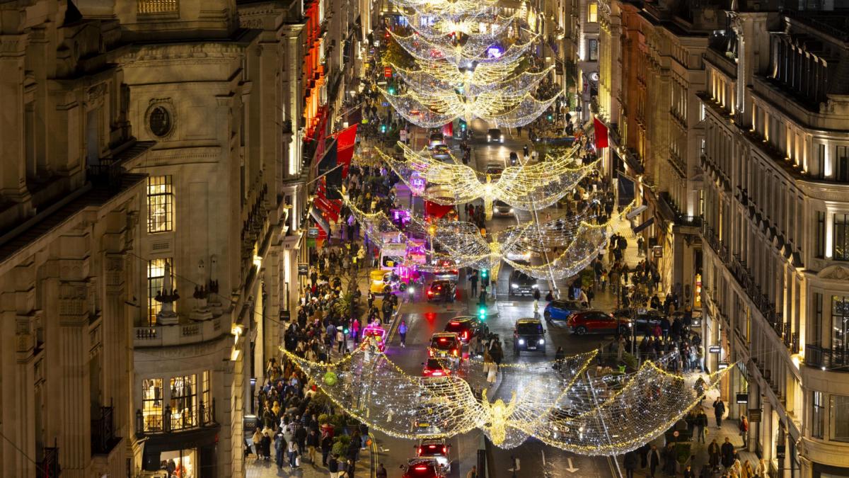 cand se aprind luminile de craciun in viena paris madrid si alte capitale din europa la londra poti admira deja o parte din ele