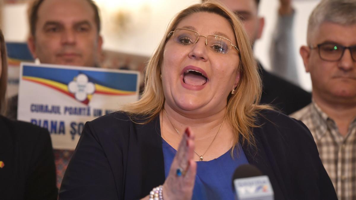 diana sosoaca e asteptata pentru audieri la parchetul general in dosarul in care e acuzata de propaganda legionara
