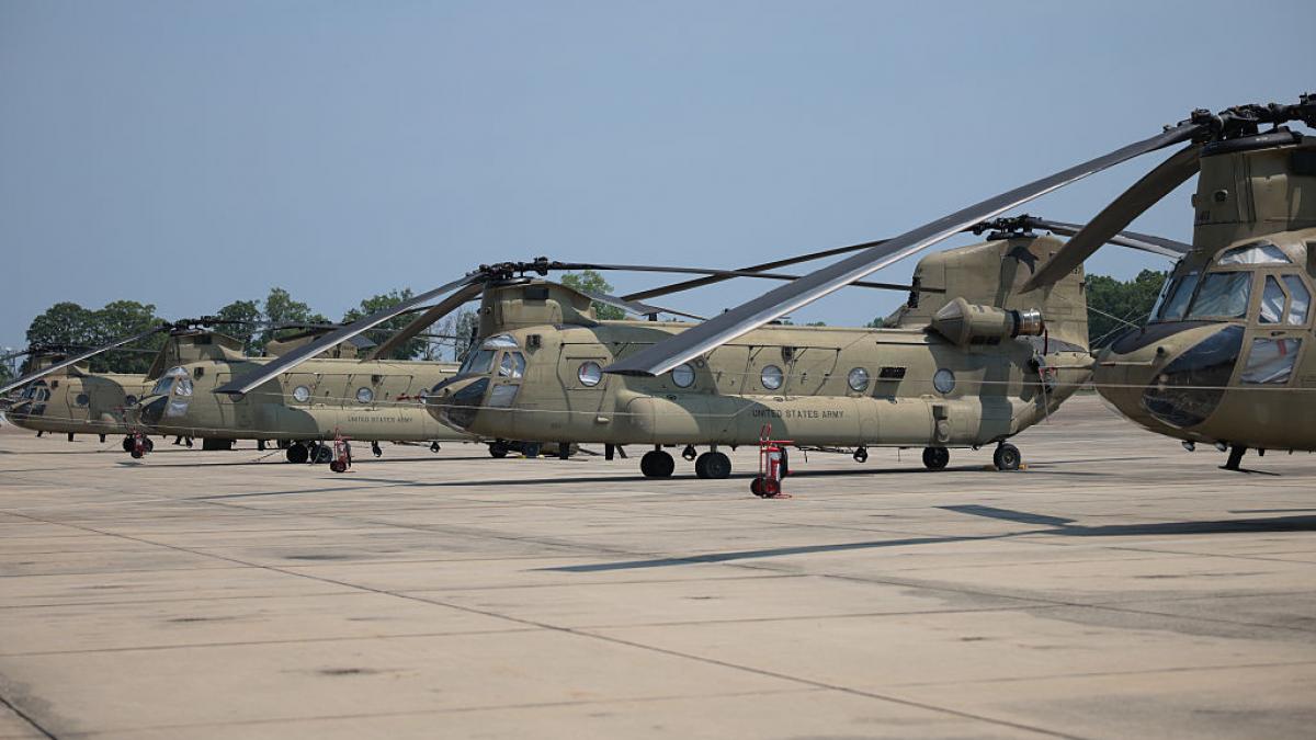 mai multe persoane de la baza militara andrews unde trump a fost miercuri s au imbolnavit dupa ce au primit un pachet suspect