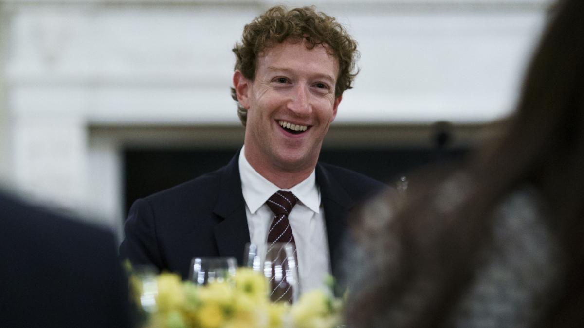 mark zuckerberg va investi bani de acum doar pe inovatii in medicina cu ajutorul ai miliardarul taie finantarea programelor sociale