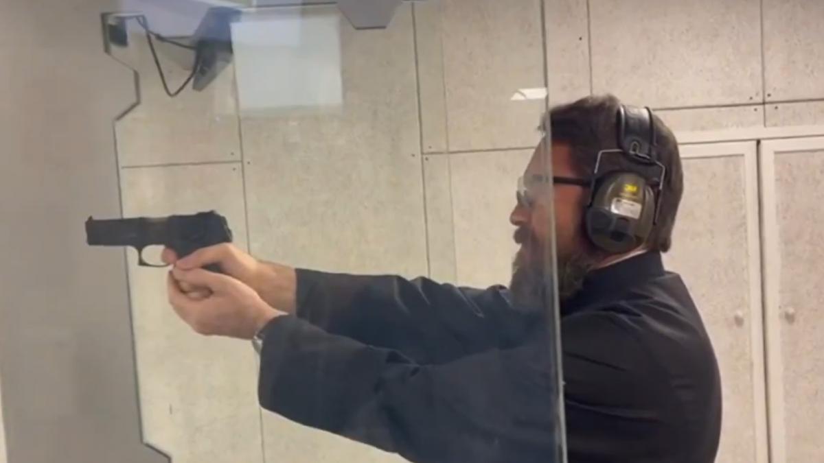 mitropolitul ilarion filmat in poligonul de trageri imbracat in sutana imaginile au provocat furtuna pe retelele sociale ruse