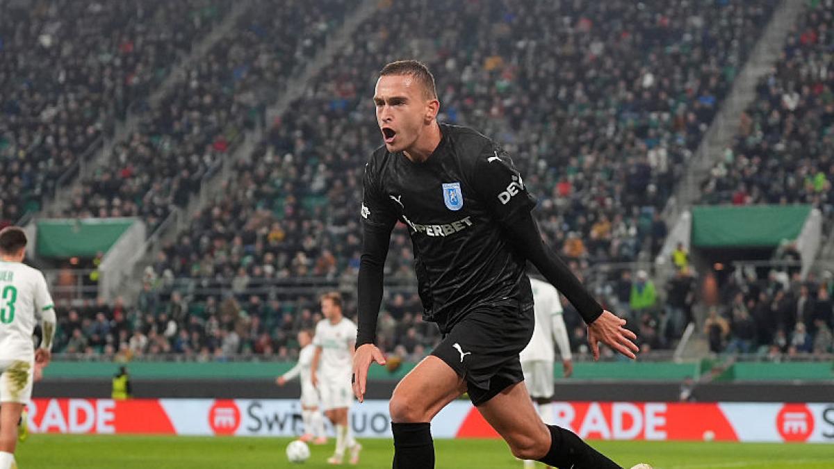 universitatea craiova prima victorie din conference league echipa din banie a invins rapid viena cu 1 0