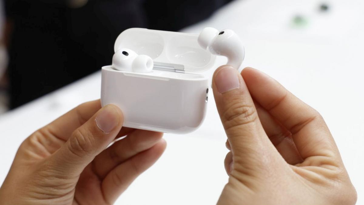 functia de traducere in timp real cu ajutorul castilor airpods va fi disponibila si in europa pentru utilizatorii apple