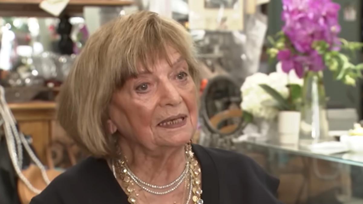 o femeie de 101 ani inca lucreaza 6 zile pe saptamana si spune care este adevaratul motiv