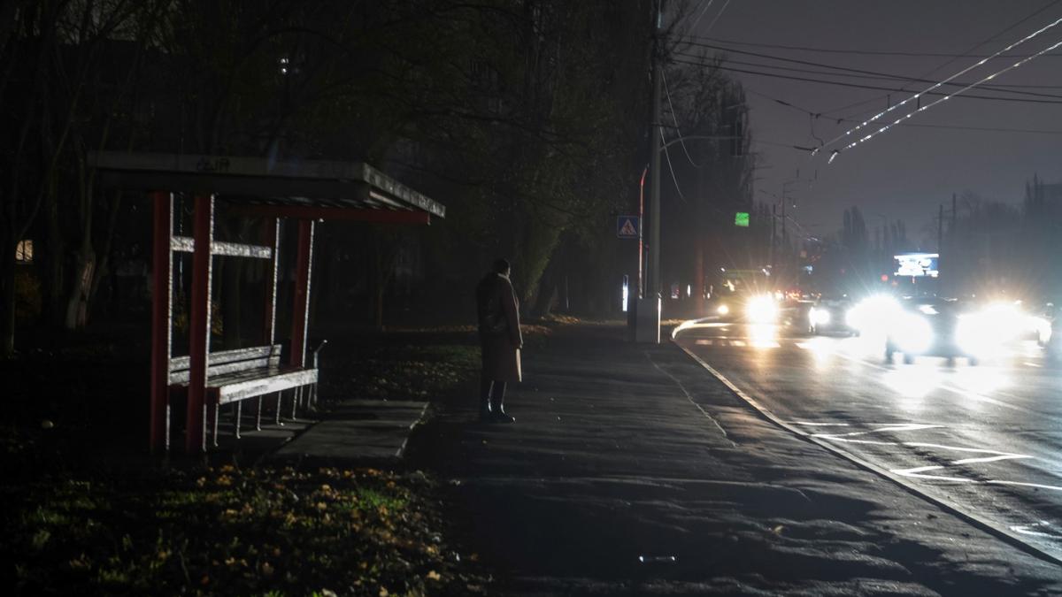 ucrainenii au ramas in frig si bezna rusii le au atacat de sute de ori centralele electrice curentul va fi oprit pana la 16 ore pe zi