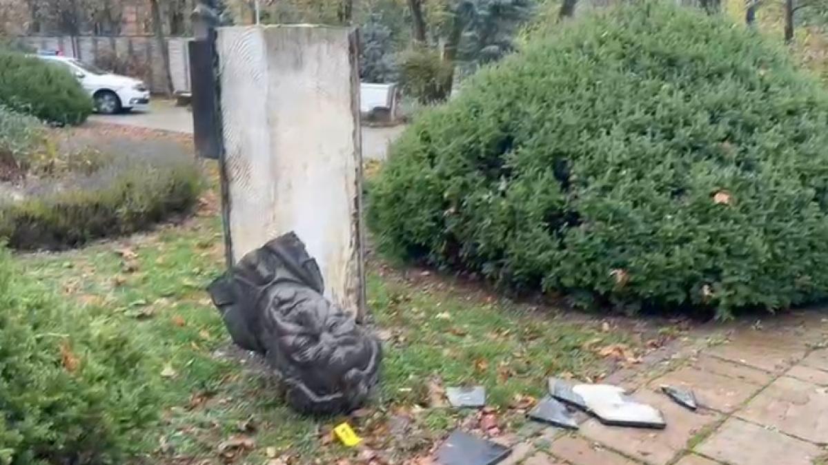 busturi ale unor personalitati din parcul central scudier din timisoara au fost vandalizate ce a anuntat politia