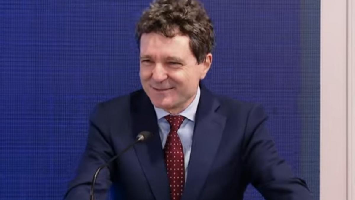 ce gluma a facut nicusor dan despre consilierii sai mi au pregatit un discurs incepand cu secolul 13